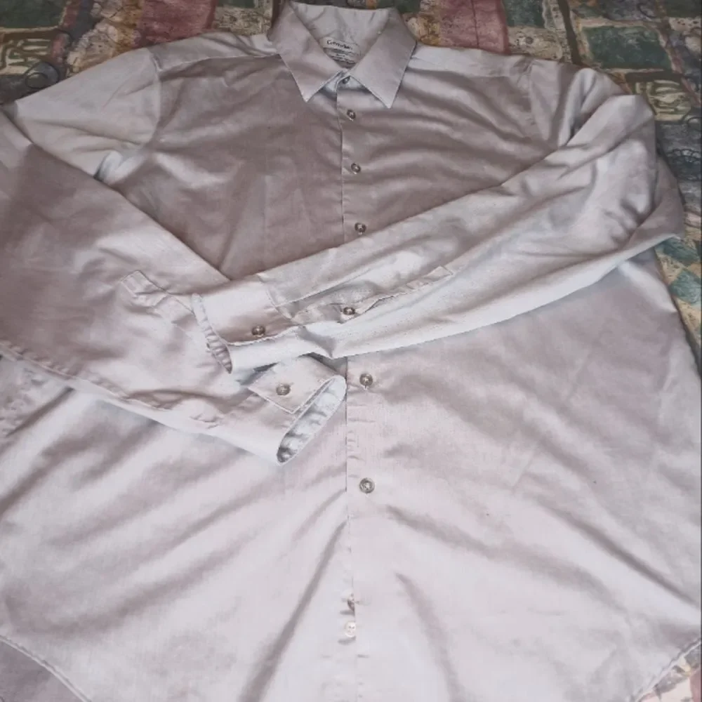 Calvin Klein DressShirtMens 16 1/2 34/35 SilverGrayL/Sl SlimFitNonIron ButtonUp.